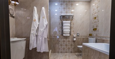 Улучшенный однокомнатный двухместный номер с двуспальной кроватью