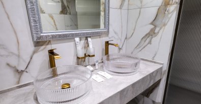 Улучшенный однокомнатный двухместный номер с двуспальной кроватью и террасой