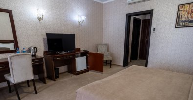 Комфорт однокомнатный двухместный номер с двуспальной кроватью и террасой